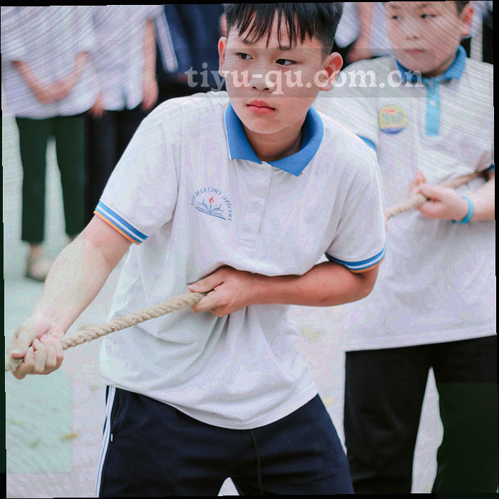 数据卡与时间轴刻度的抽象叠层图，荧光绿配电光青